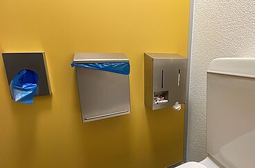 Spender mit Mens-Produkten in der Toilette der Ref. Kirche in Ägeri. Spender mit Mens-Produkten in der Toilette der Ref. Kirche in Ägeri.